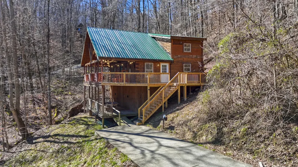 50 Platinum Drive Slade KY 40376