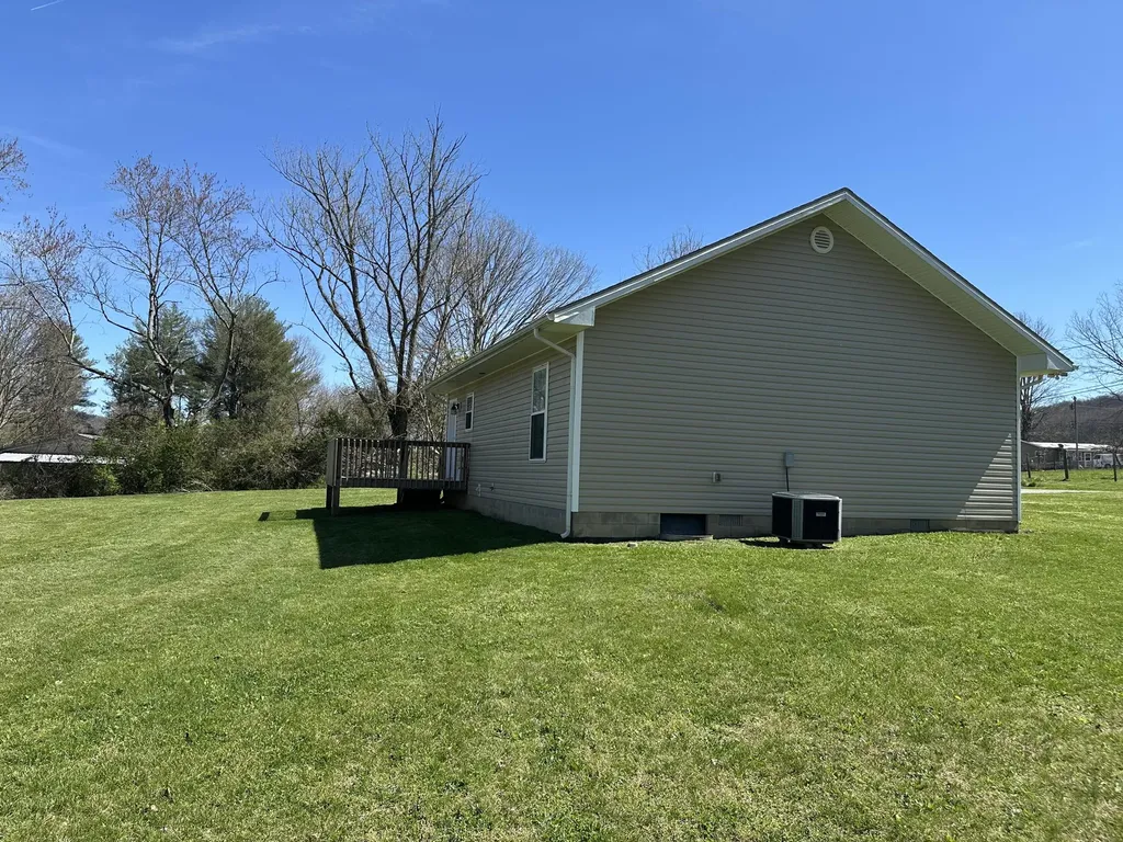 372 Rolling Acres Drive Monticello KY 42633