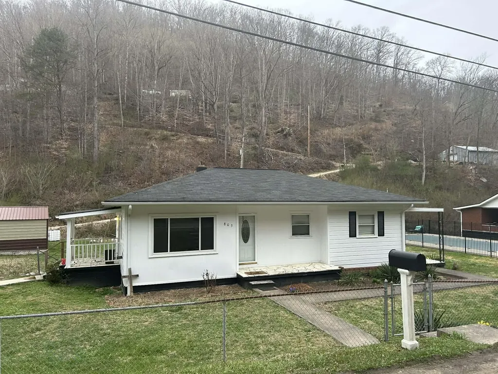 803 State Highway 1148 Isom KY 41824