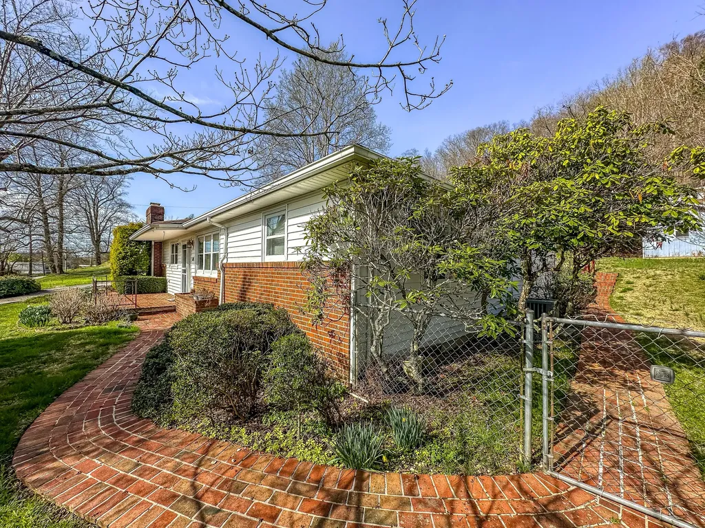 721 Pitzer Street Barbourville KY 40906