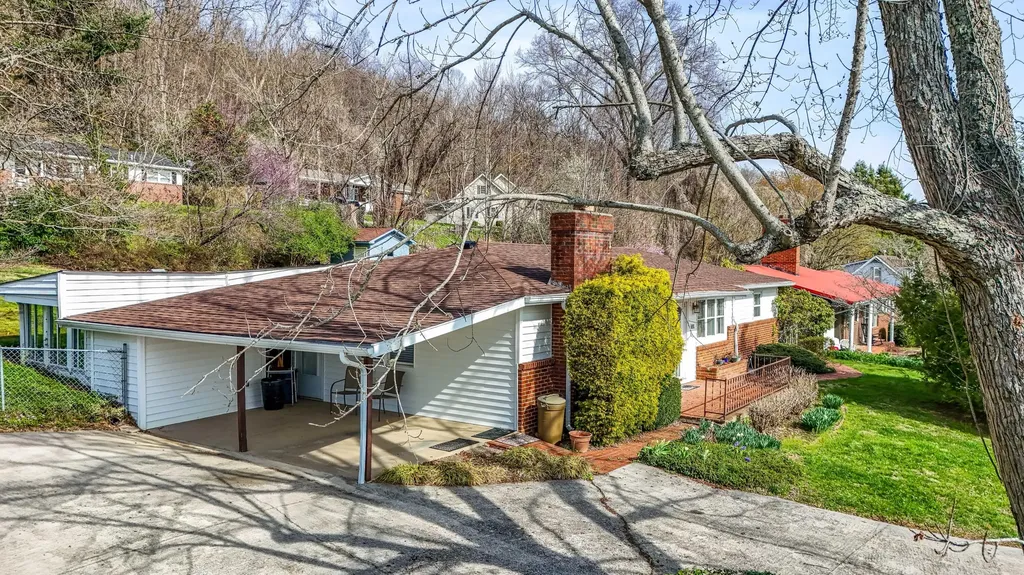 721 Pitzer Street Barbourville KY 40906