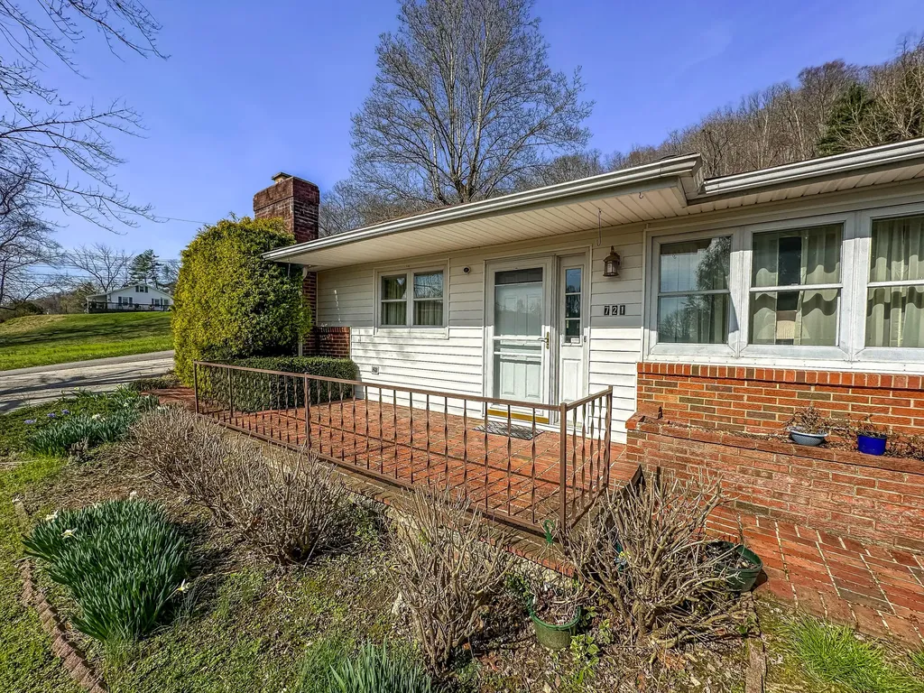 721 Pitzer Street Barbourville KY 40906