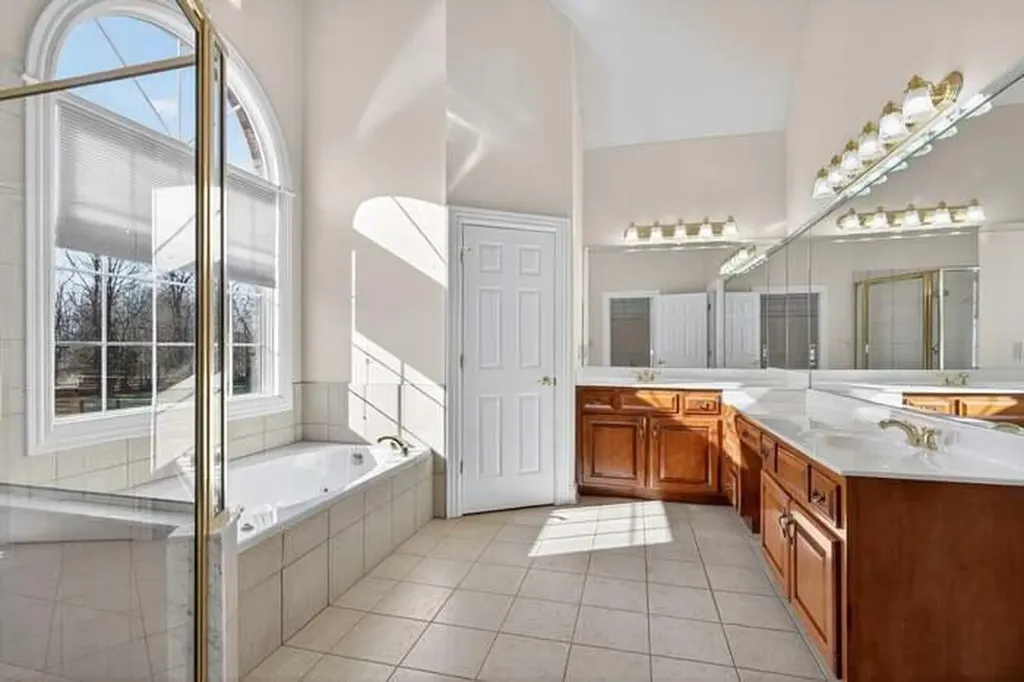 5000 Lupreese Lane Versailles KY 40383