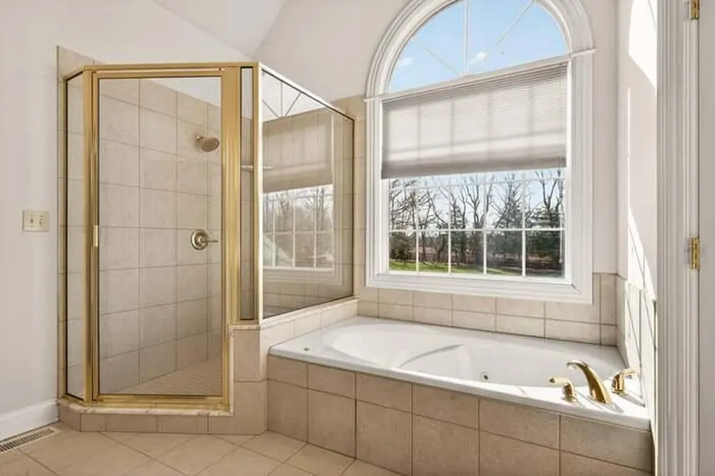 5000 Lupreese Lane Versailles KY 40383