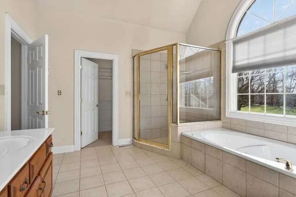 5000 Lupreese Lane Versailles KY 40383