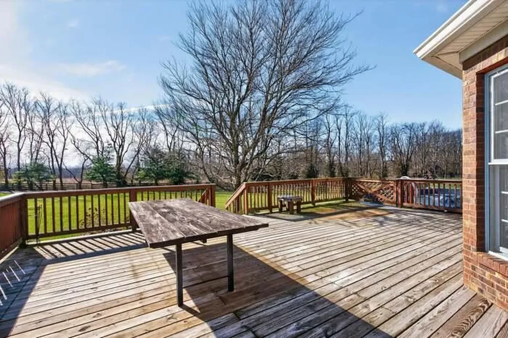 5000 Lupreese Lane Versailles KY 40383