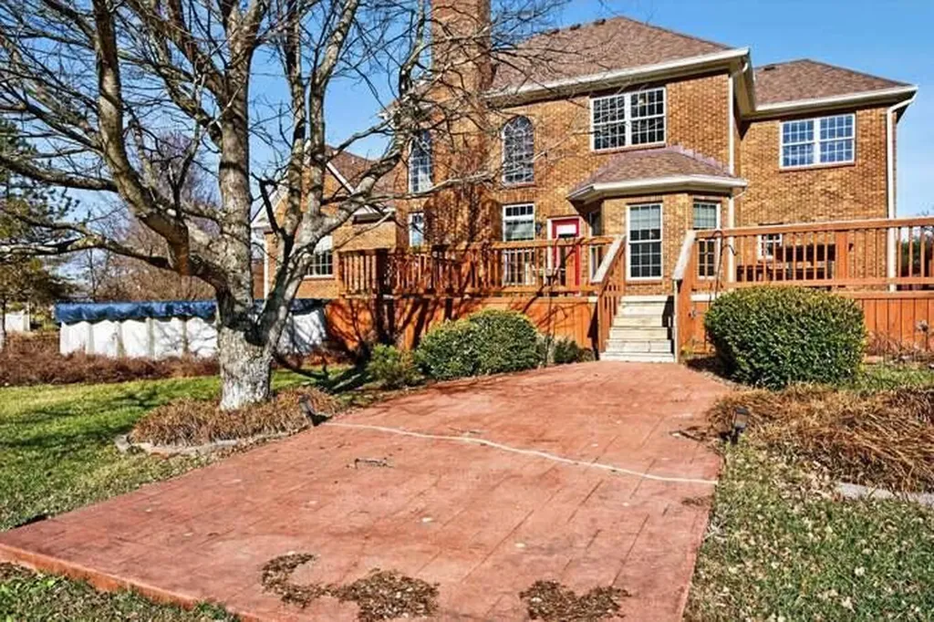 5000 Lupreese Lane Versailles KY 40383
