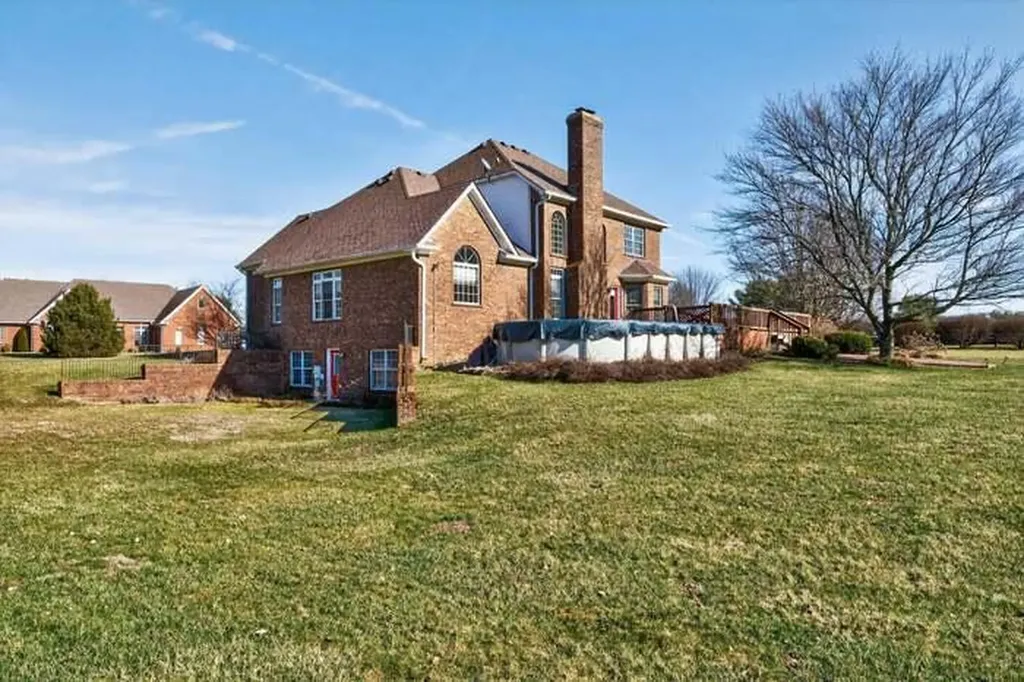 5000 Lupreese Lane Versailles KY 40383