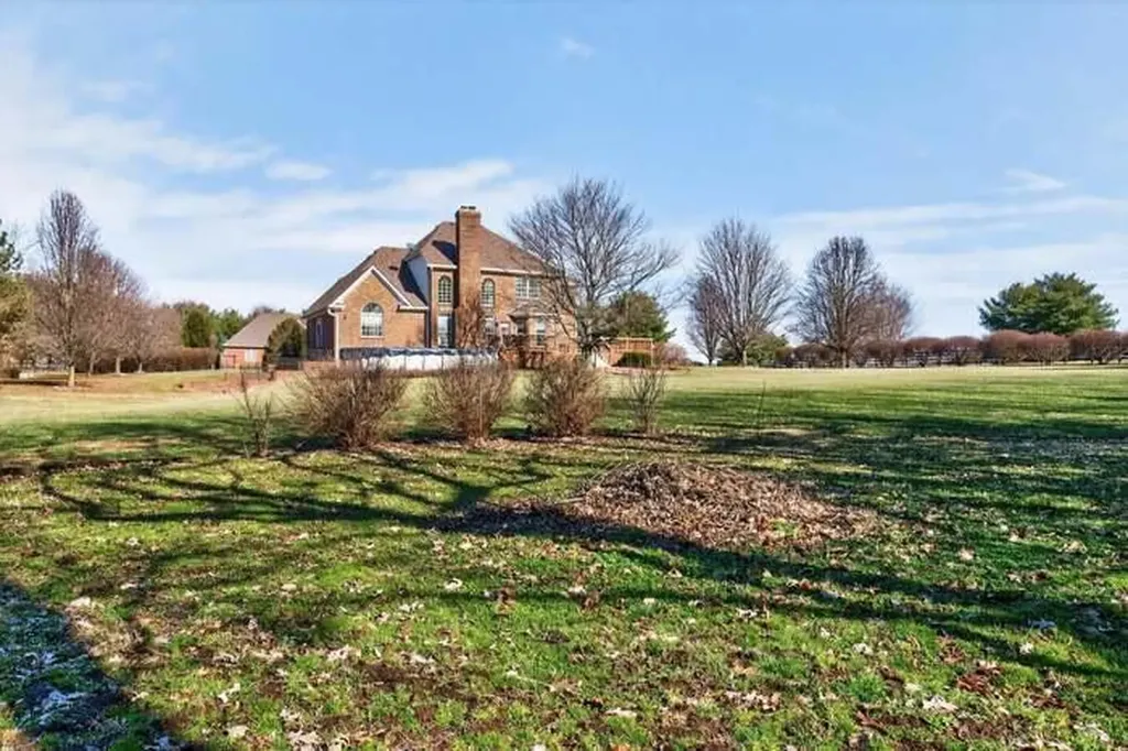 5000 Lupreese Lane Versailles KY 40383