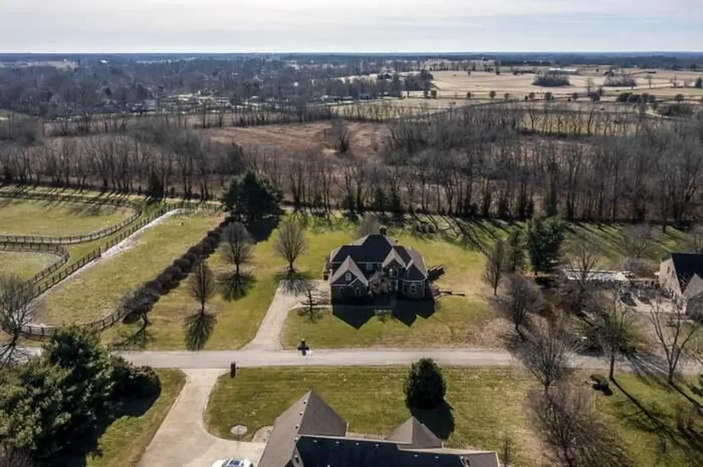 5000 Lupreese Lane Versailles KY 40383