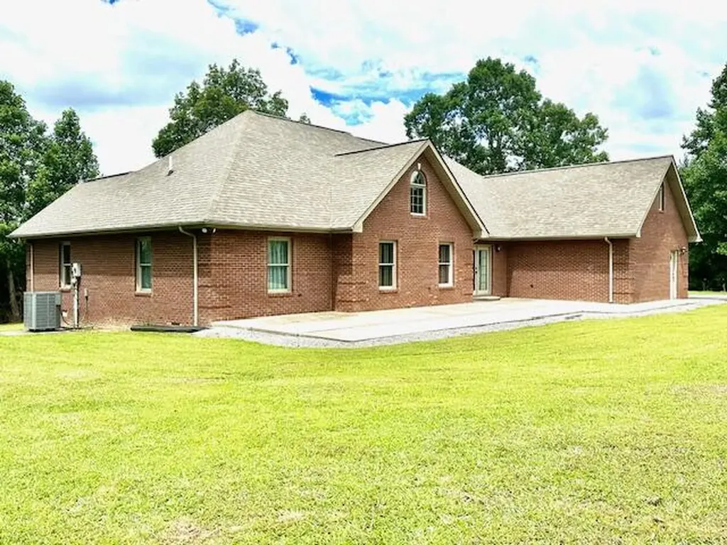 412 Page School Road Pineville KY 40977