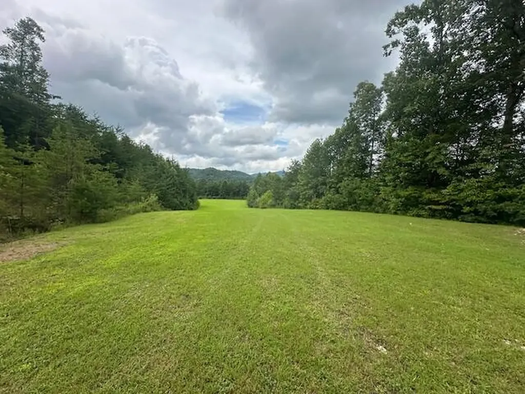 412 Page School Road Pineville KY 40977