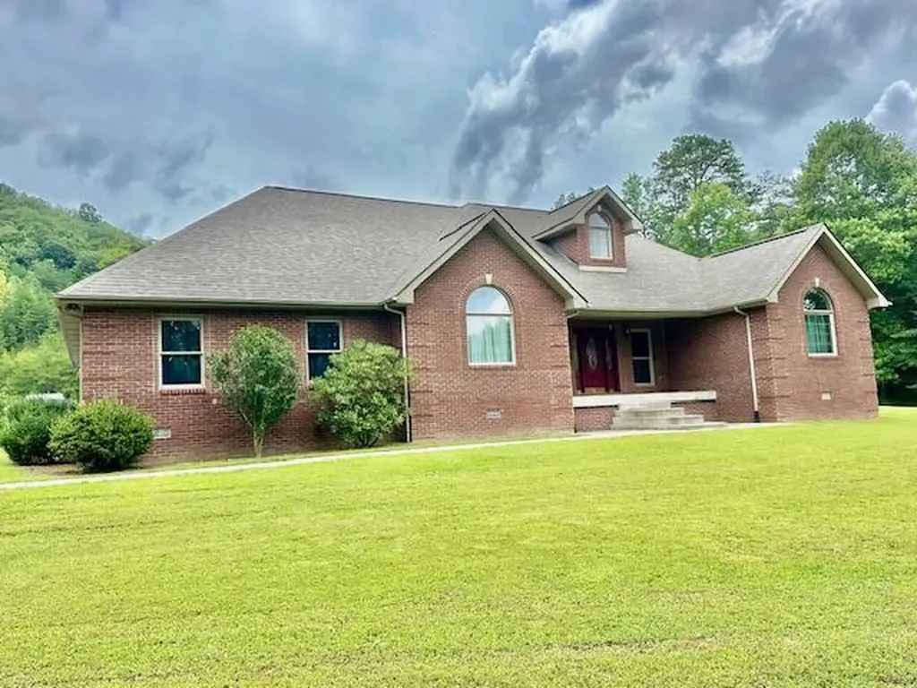 412 Page School Road Pineville KY 40977