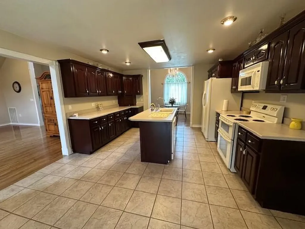 412 Page School Road Pineville KY 40977