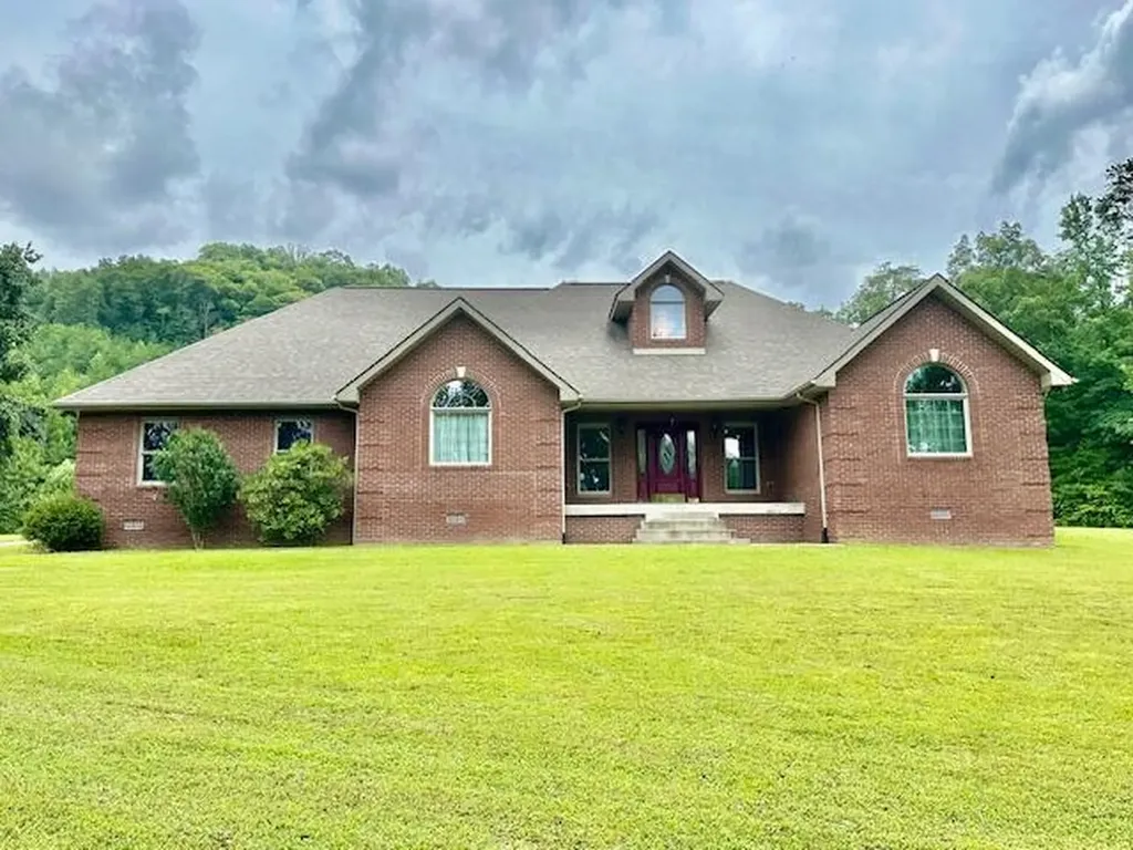 412 Page School Road Pineville KY 40977
