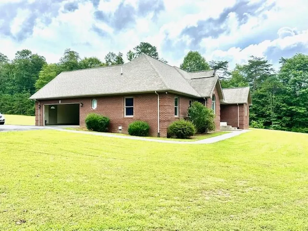 412 Page School Road Pineville KY 40977