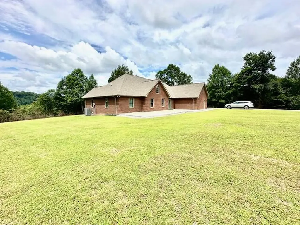 412 Page School Road Pineville KY 40977