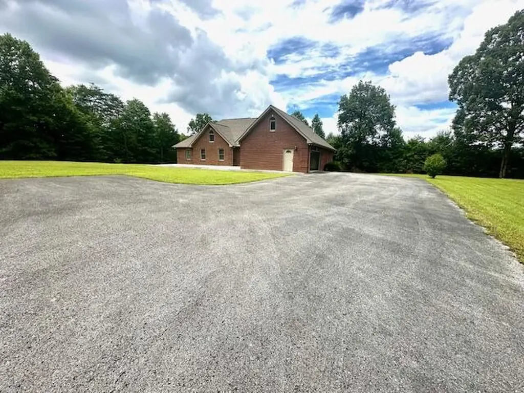 412 Page School Road Pineville KY 40977