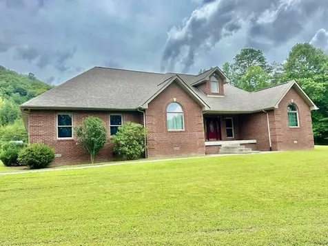 412 Page School Road Pineville KY 40977