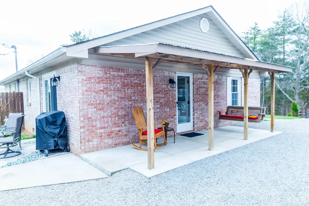 2138 Waddy Road Lawrenceburg KY 40342