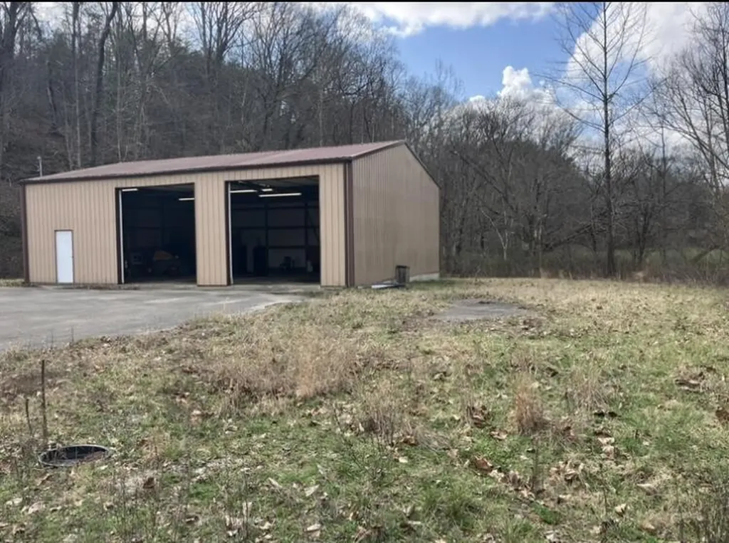 9017 Ky-7 West Liberty KY 41472