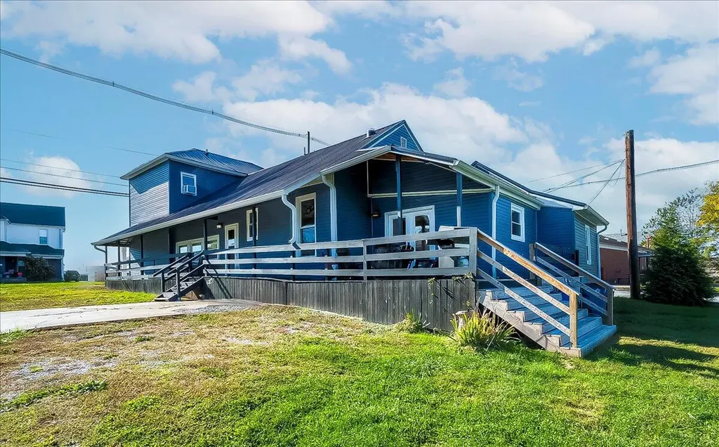 221 E Woodford Street Lawrenceburg KY 40342