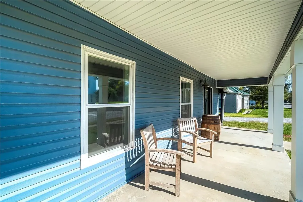221 E Woodford Street Lawrenceburg KY 40342