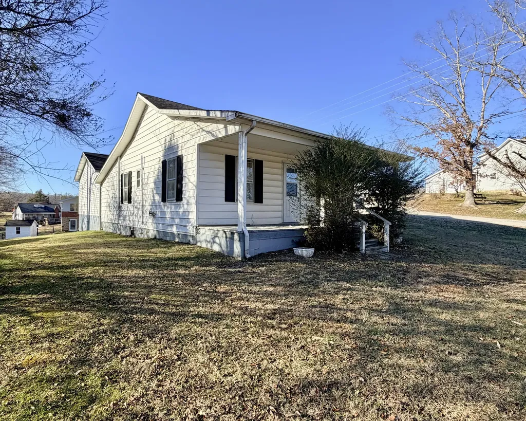 553 Mc Guire Avenue Beattyville KY 41311
