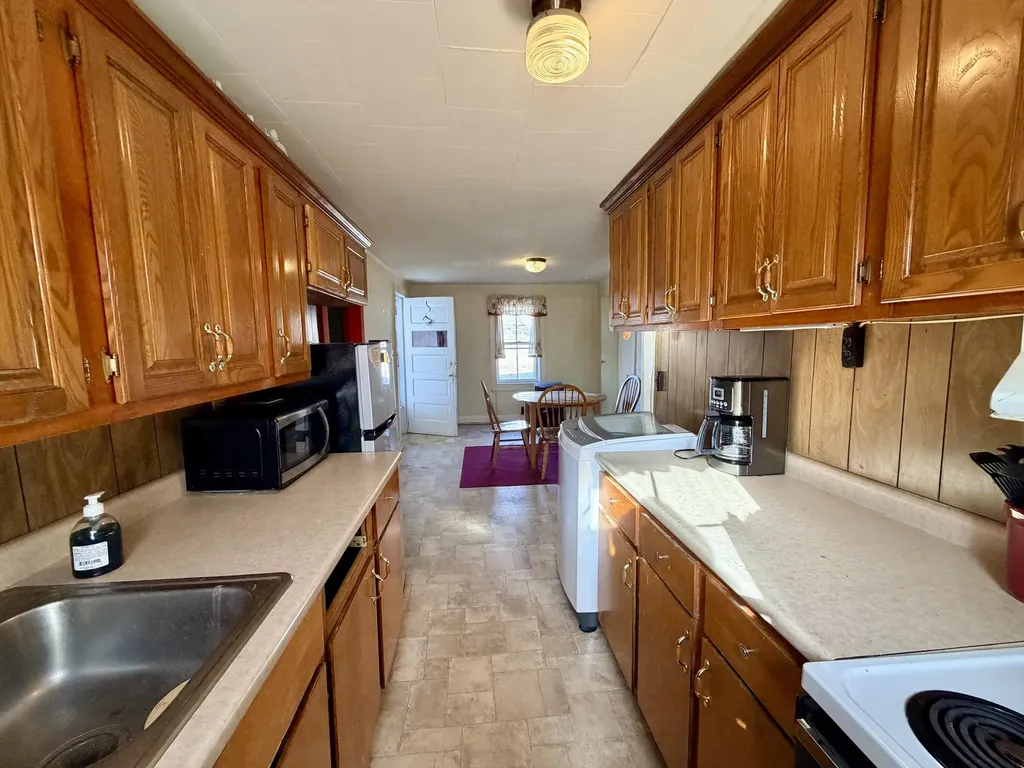553 Mc Guire Avenue Beattyville KY 41311