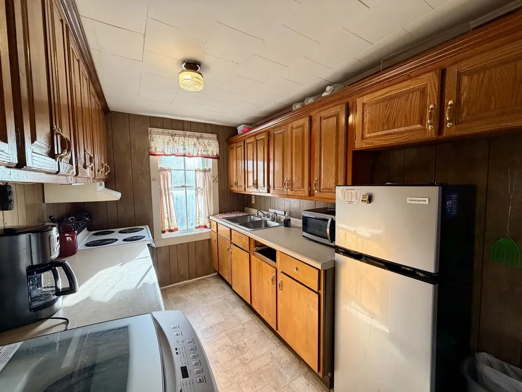 553 Mc Guire Avenue Beattyville KY 41311
