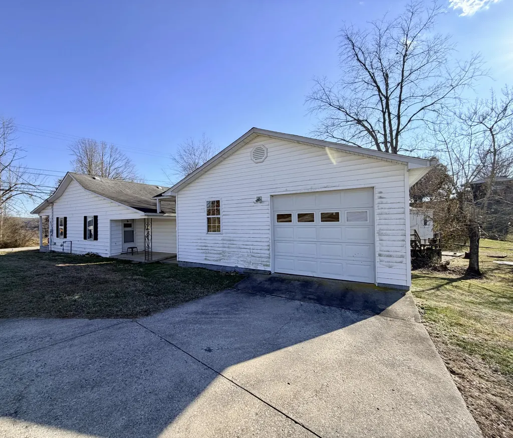 553 Mc Guire Avenue Beattyville KY 41311