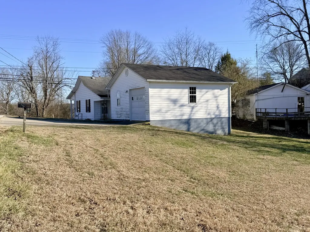 553 Mc Guire Avenue Beattyville KY 41311