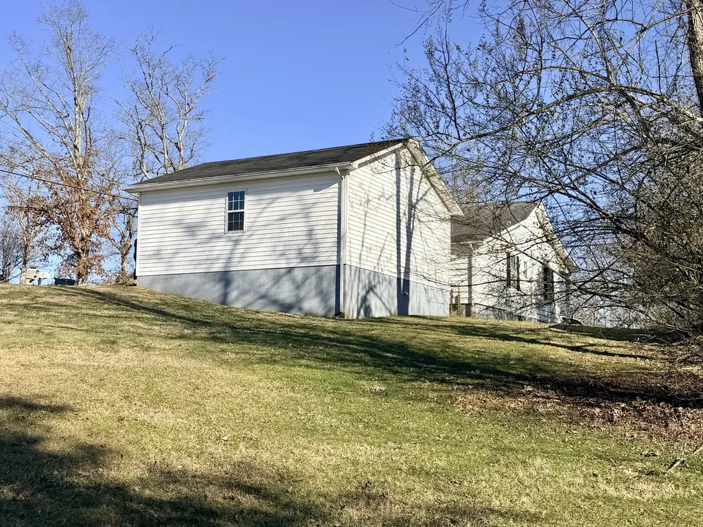 553 Mc Guire Avenue Beattyville KY 41311