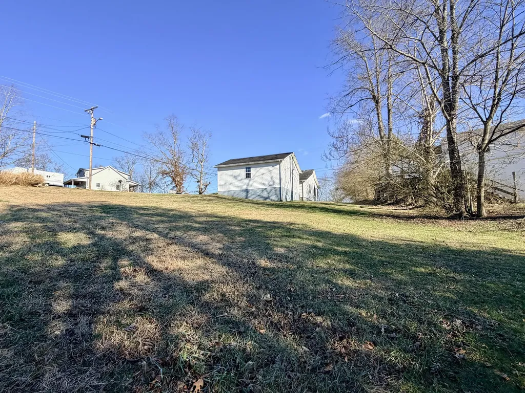 553 Mc Guire Avenue Beattyville KY 41311