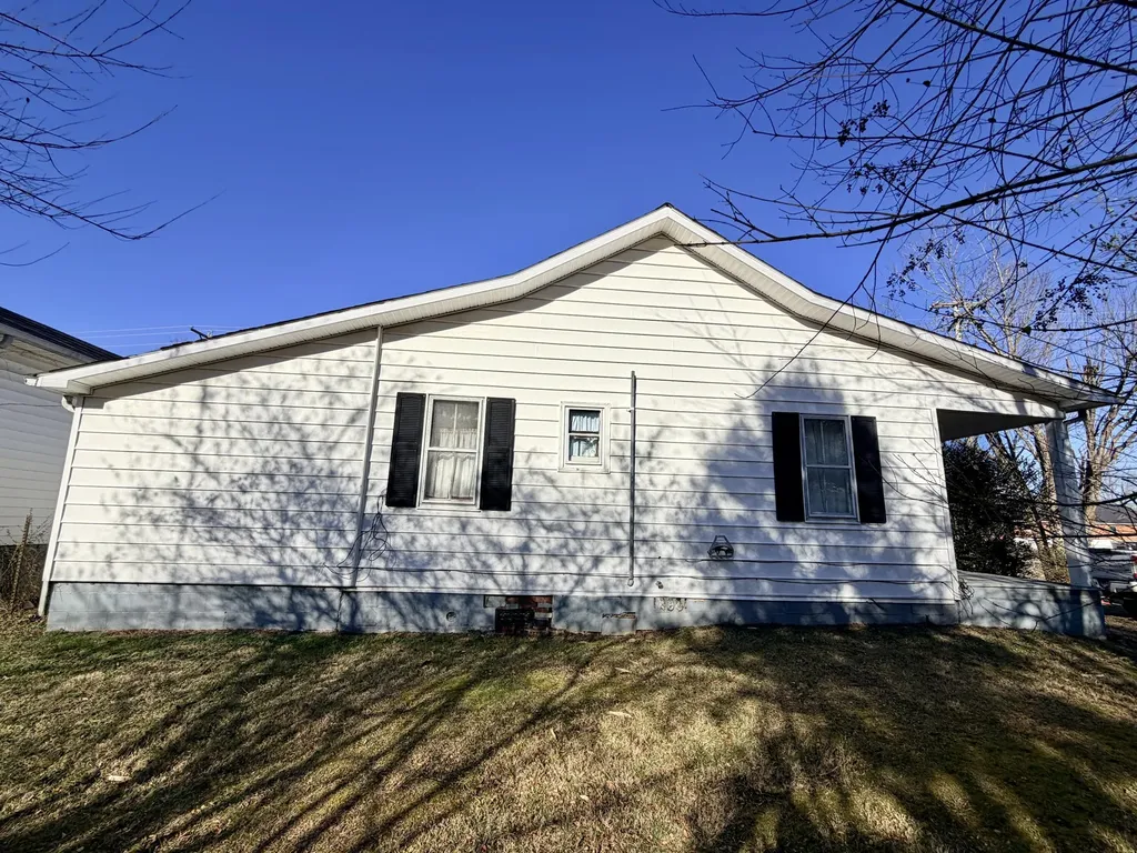 553 Mc Guire Avenue Beattyville KY 41311