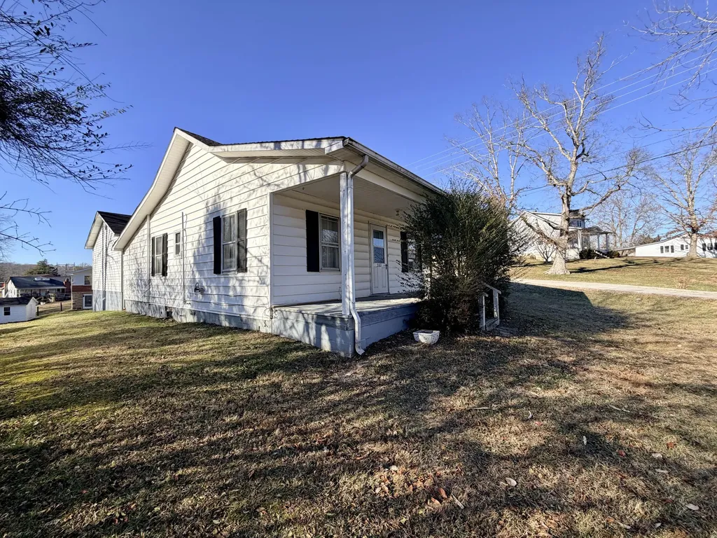 553 Mc Guire Avenue Beattyville KY 41311