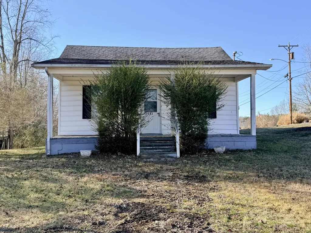 553 Mc Guire Avenue Beattyville KY 41311