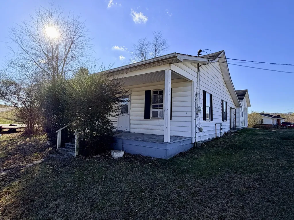 553 Mc Guire Avenue Beattyville KY 41311