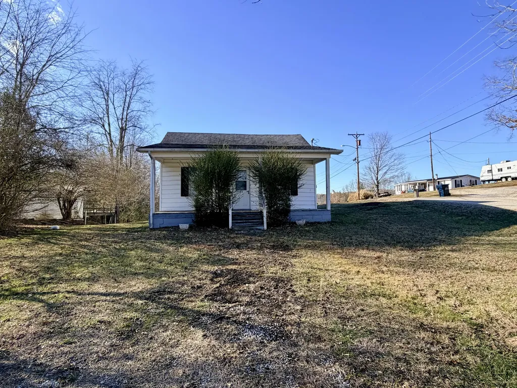553 Mc Guire Avenue Beattyville KY 41311