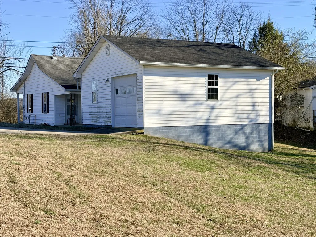 553 Mc Guire Avenue Beattyville KY 41311