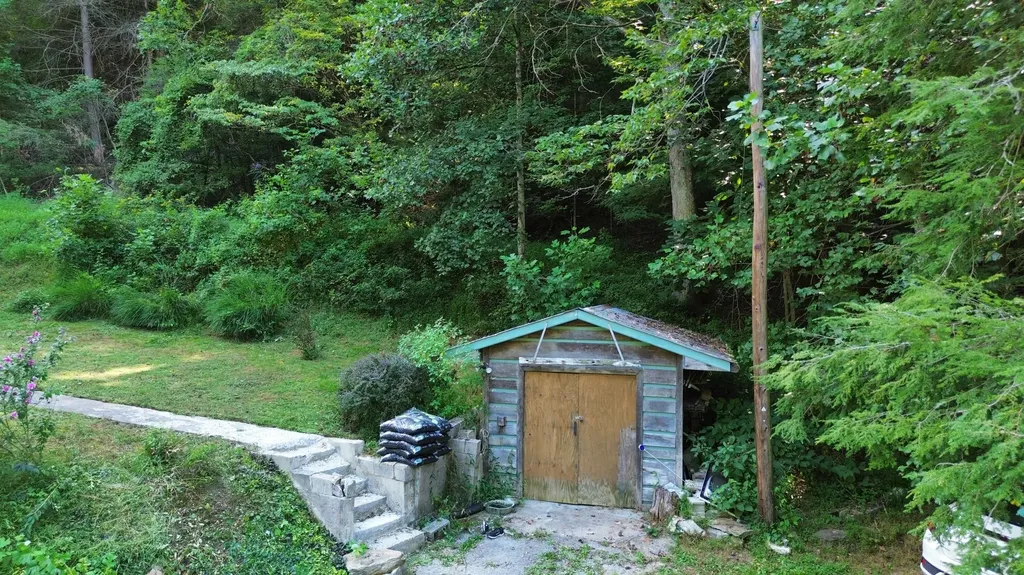 268 State Highway 290 Mckee KY 40447