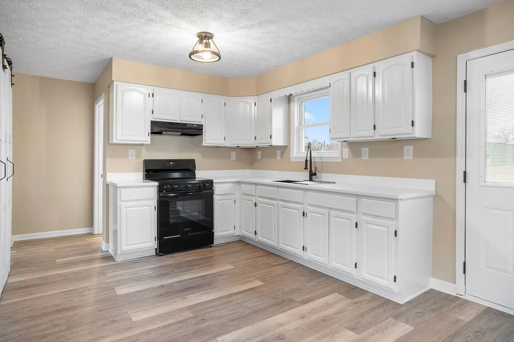 800 Pine Hill Road Jeffersonville KY 40337