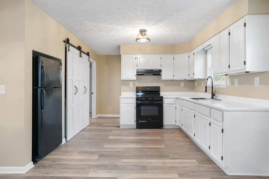 800 Pine Hill Road Jeffersonville KY 40337