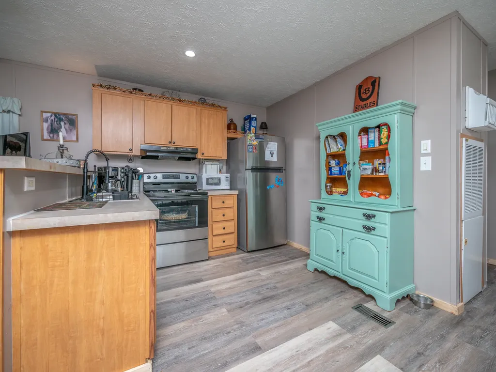 2029 Kentucky 1693 Wellington KY 40387