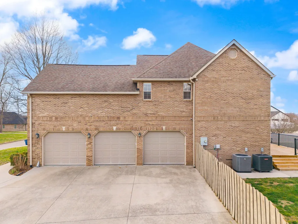207 Lake Cliff Drive Somerset KY 42503