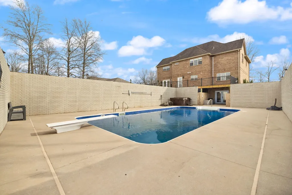 207 Lake Cliff Drive Somerset KY 42503