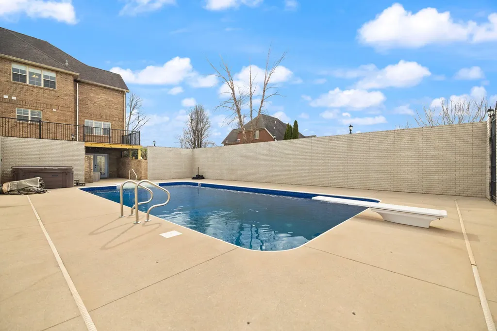 207 Lake Cliff Drive Somerset KY 42503