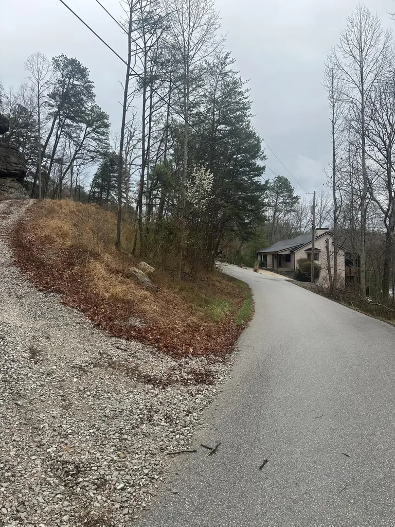 974 Cliffs Edge Road East Bernstadt KY 40729