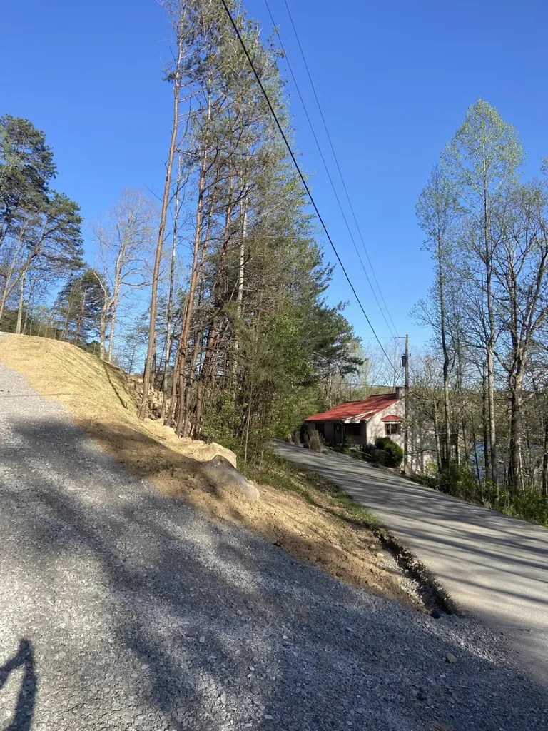 974 Cliffs Edge Road East Bernstadt KY 40729