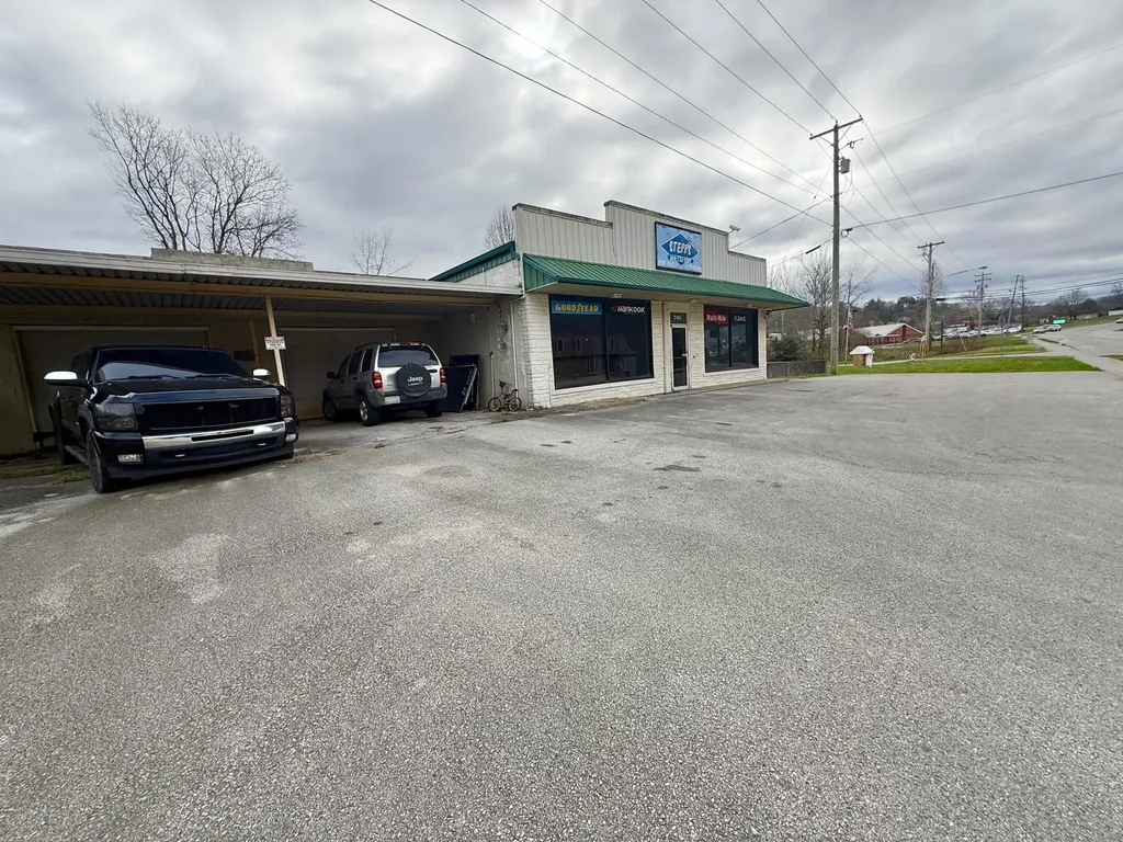 740 Winchester Road Irvine KY 40336